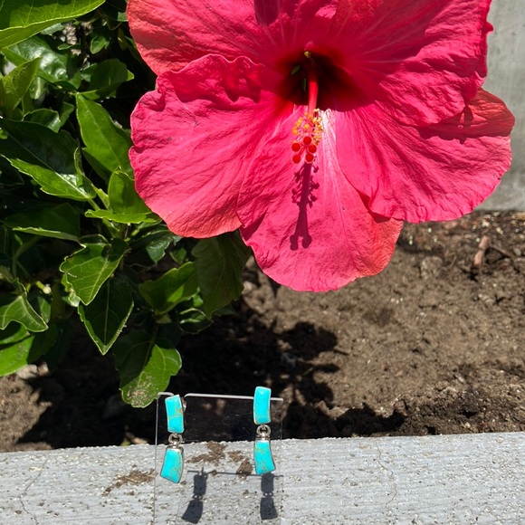 Gorgeous VINTAGE Turquoise and Silver Earrings - Picture 10 of 13